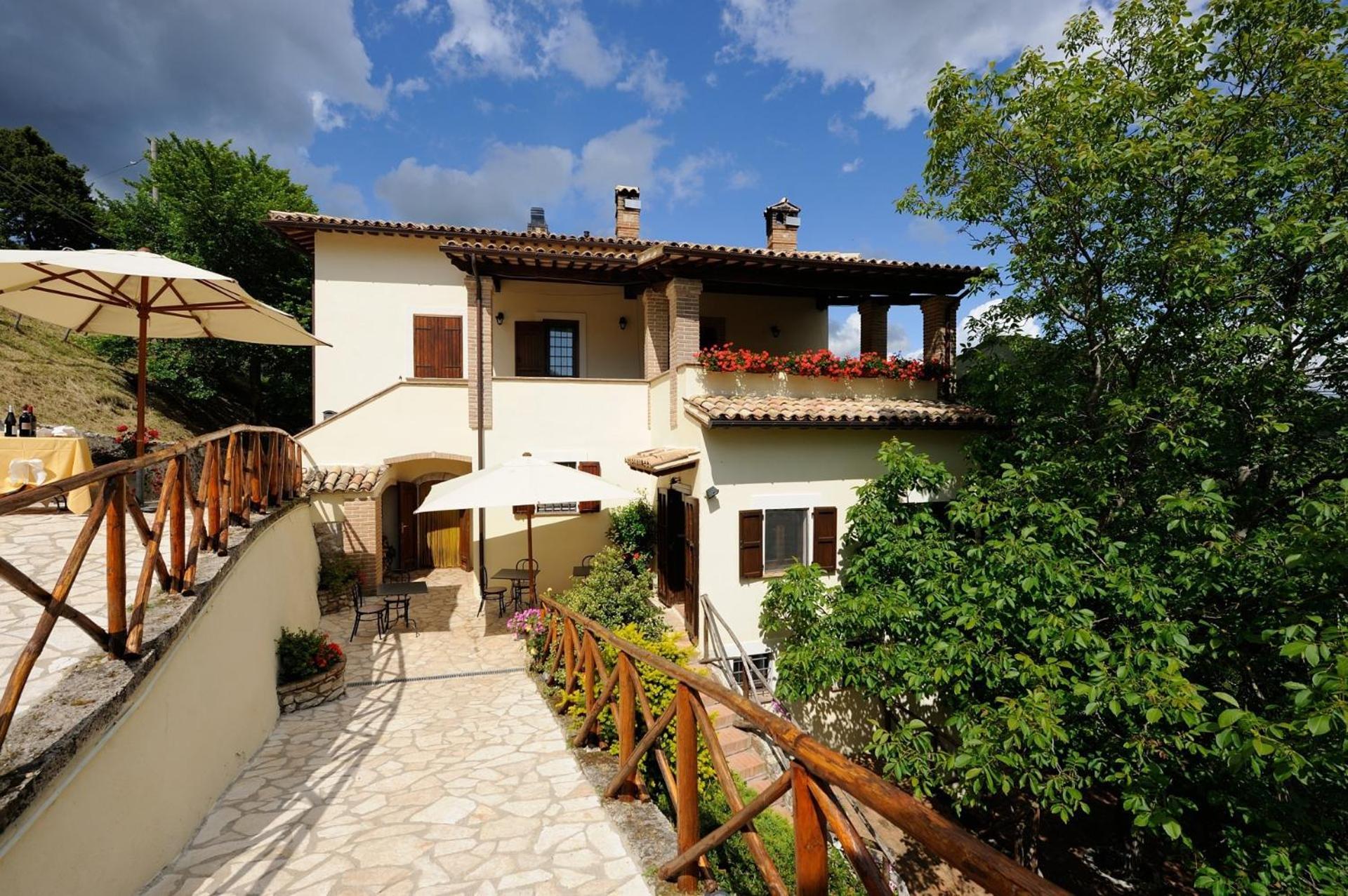 Agriturismo Pettino Кампелло-суль-Клитунно Экстерьер фото