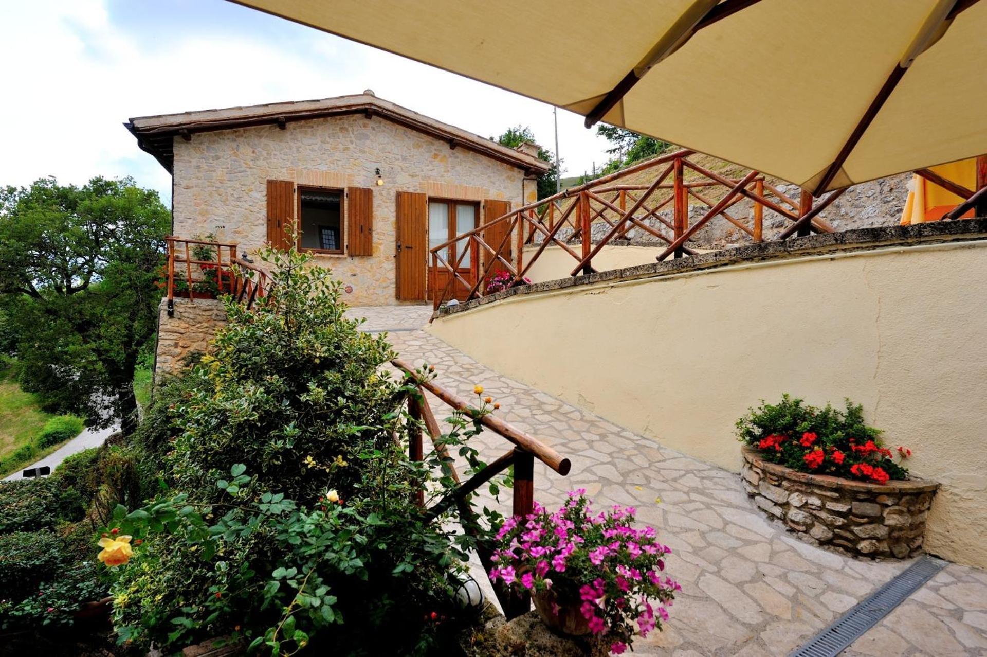 Agriturismo Pettino Кампелло-суль-Клитунно Экстерьер фото